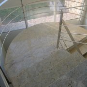escaleras de mármol caracol
